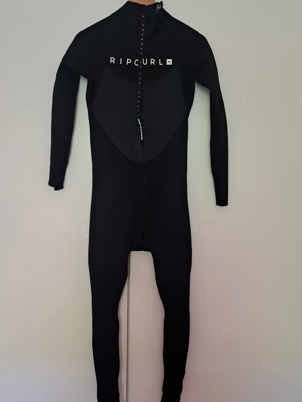 Rip Curl Men’s Black Long Sleeve Swim Rash Guard Wetsuit